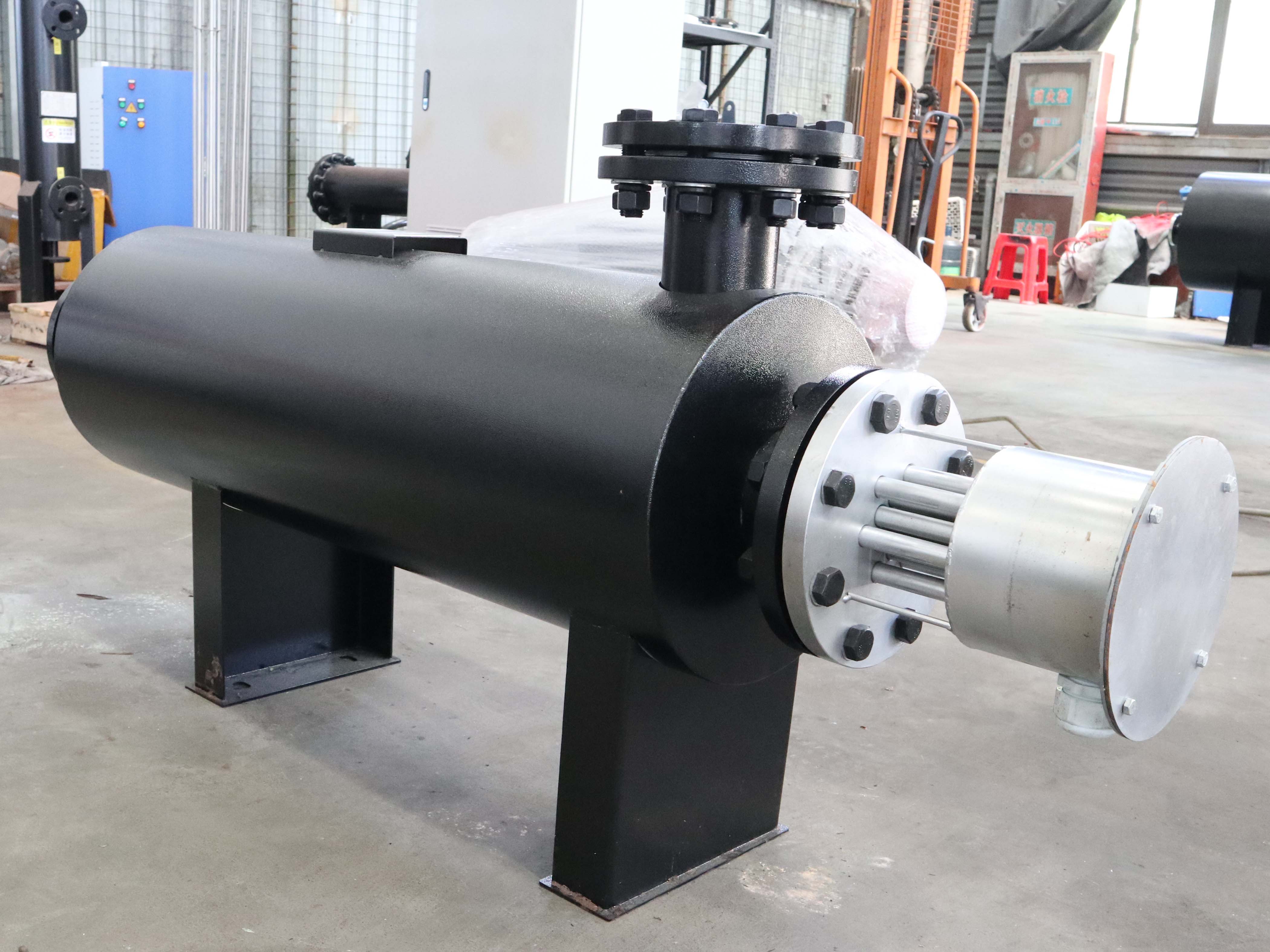 Pipeline oil heater